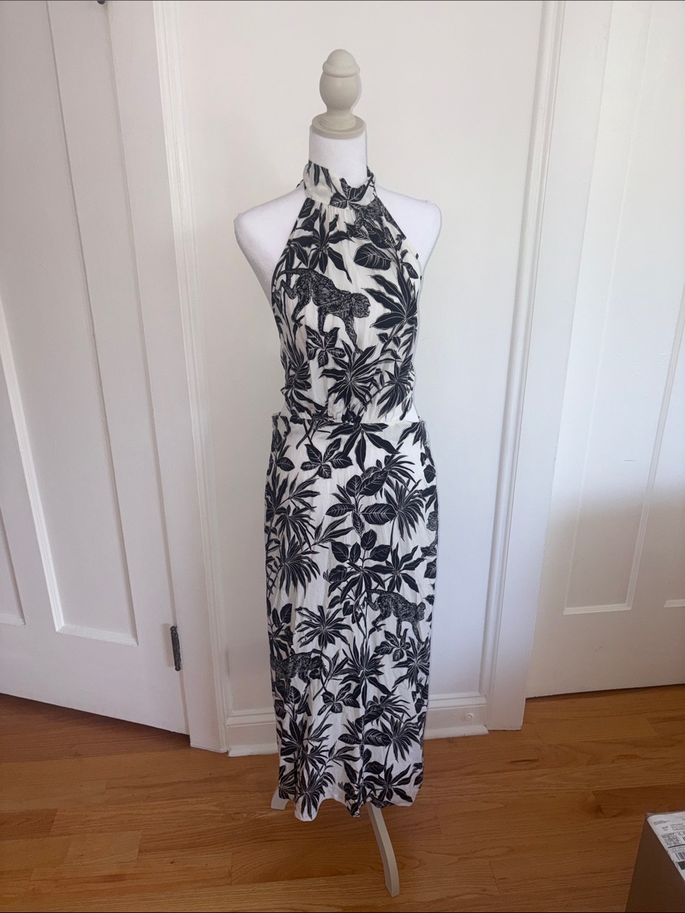 Brand New Halter Neck Black & White Tropical Print Maxi Dress SZ L 8-10